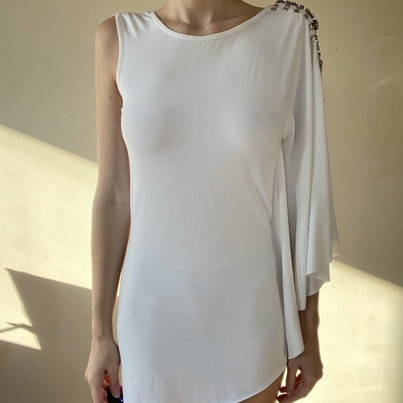 statement sleeve Bebe top. Can be worn as a dress or made into a top! - Picture 4 of 6